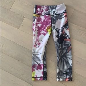 Lululemon cropped yoga tights size2